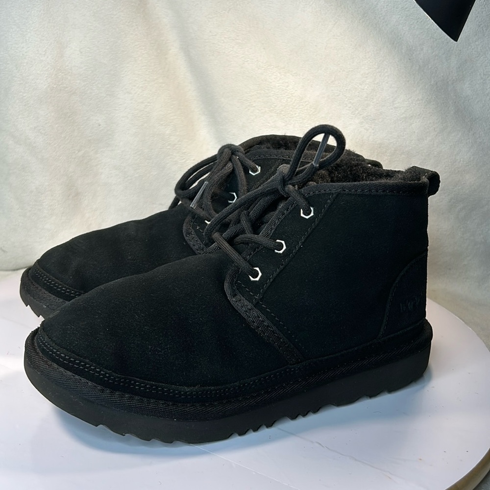UGG kids Neumel II Suede Boots black Size 3.